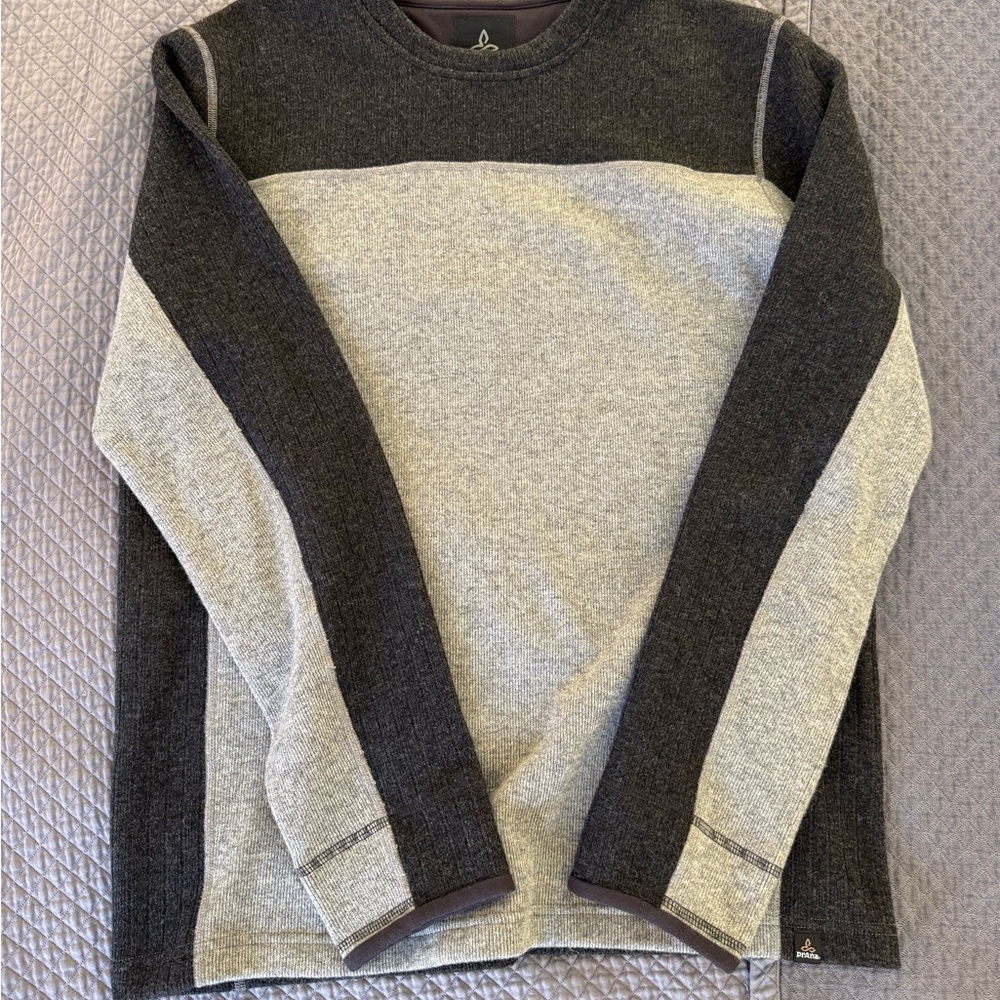 Prana Men's Black and Gray Crewneck Sweater